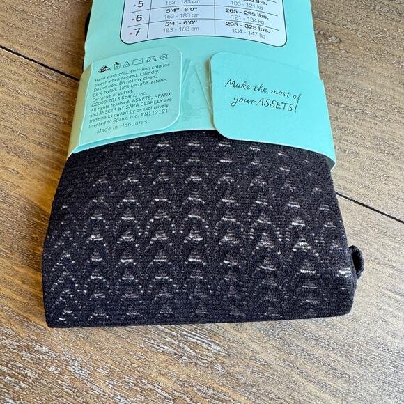 SPANX Assets Womens Size 3 Shaping Tights Textured Black Wishbone 155-180lbs NEW - Picture 7 of 8